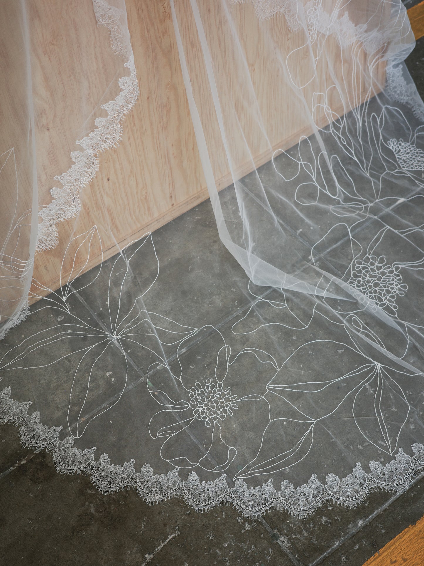 ROMINA LINE EMBROIDERY LACE VEIL