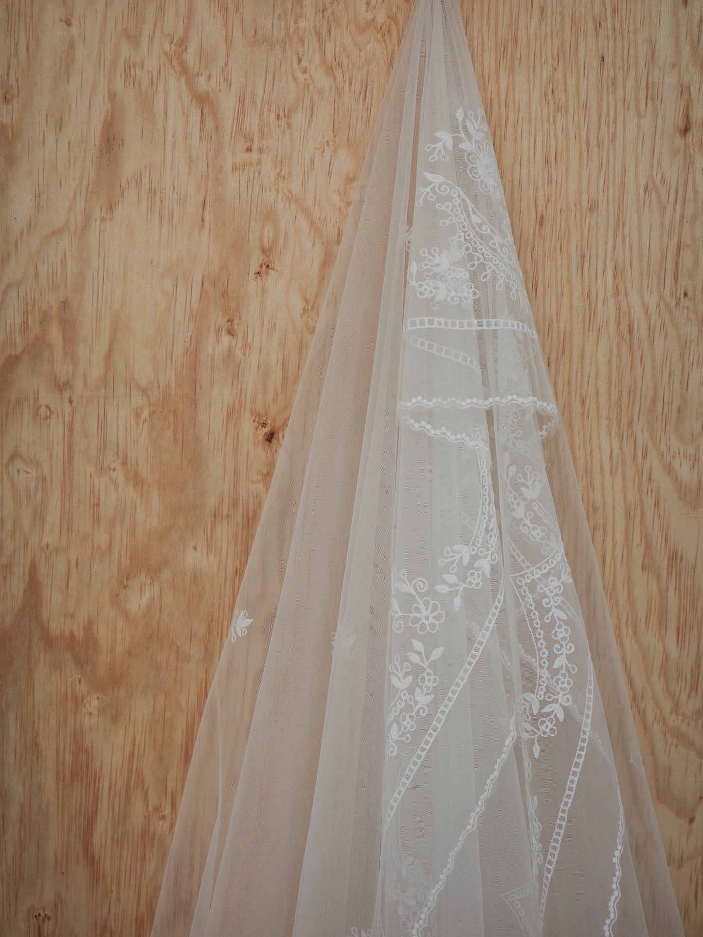 REGINA SQUARE VEIL