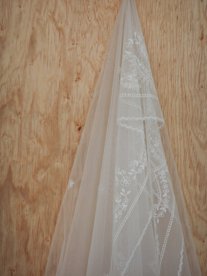 REGINA SQUARE VEIL