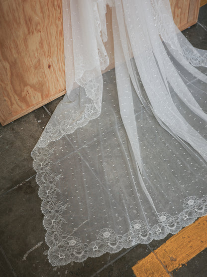 PENELOPE SPANISH LACE MANTILLA