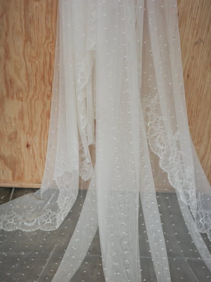 PENELOPE SPANISH LACE MANTILLA