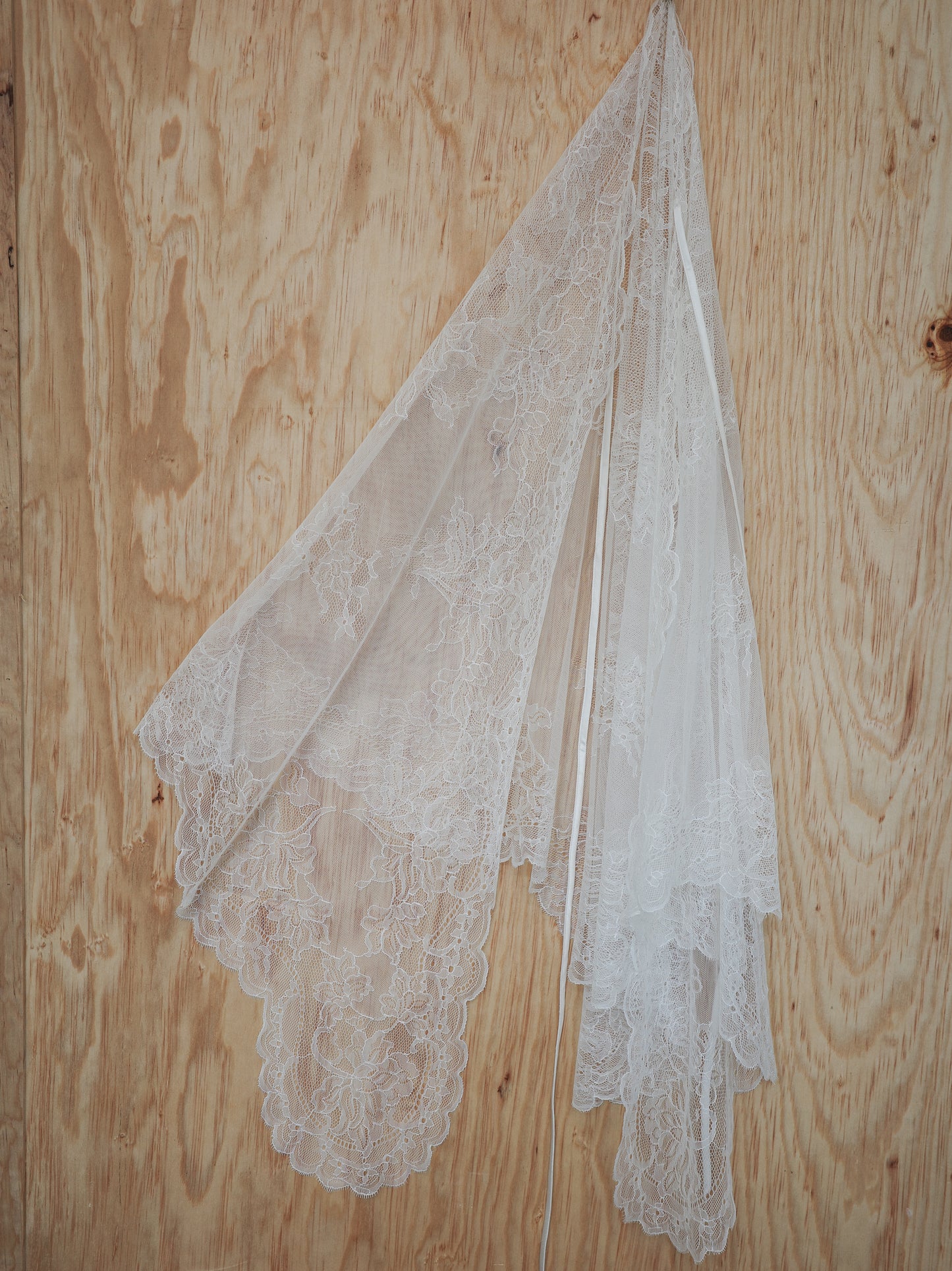 CRISTINA SPANISH LACE MANTILLA