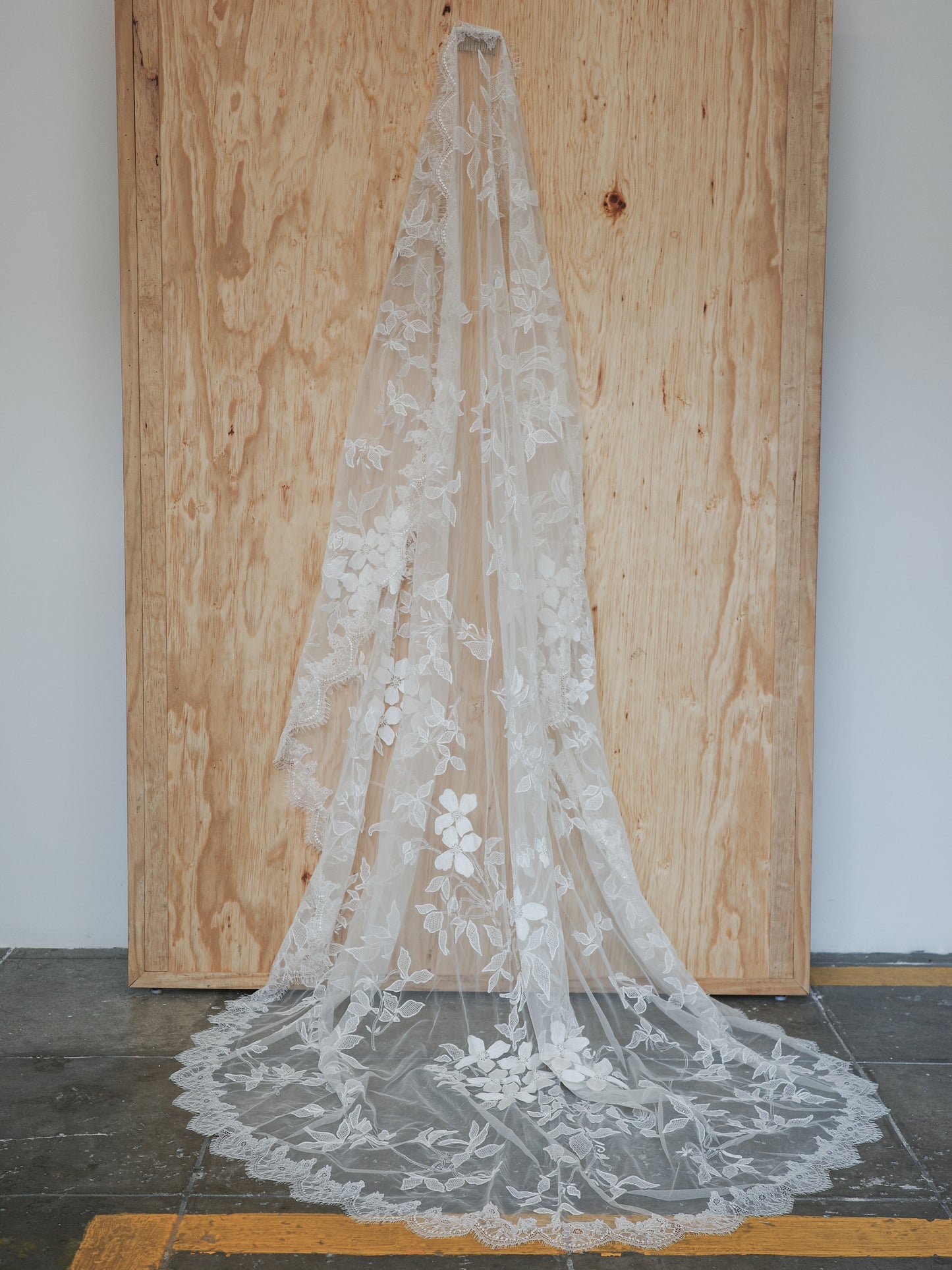 LOHO EXCLUSIVE // HEDERA EMBROIDERED VEIL