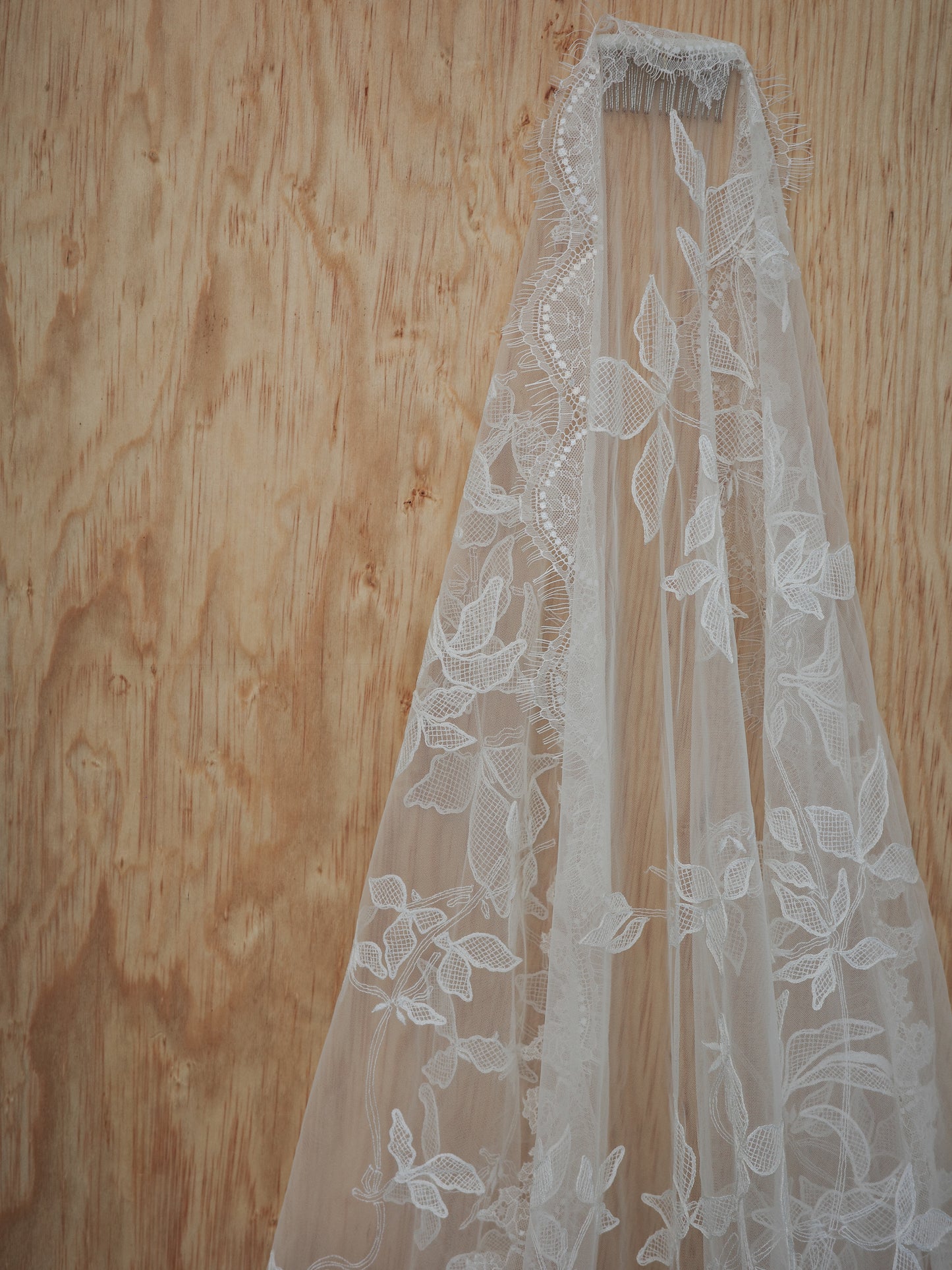 LOHO EXCLUSIVE // HEDERA EMBROIDERED VEIL
