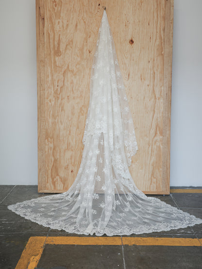 LOHO EXCLUSIVE // MARIA SPANISH LACE MANTILLA