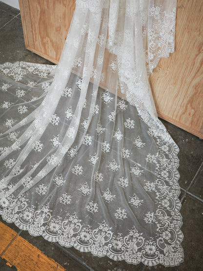 LOHO EXCLUSIVE // MARIA SPANISH LACE MANTILLA