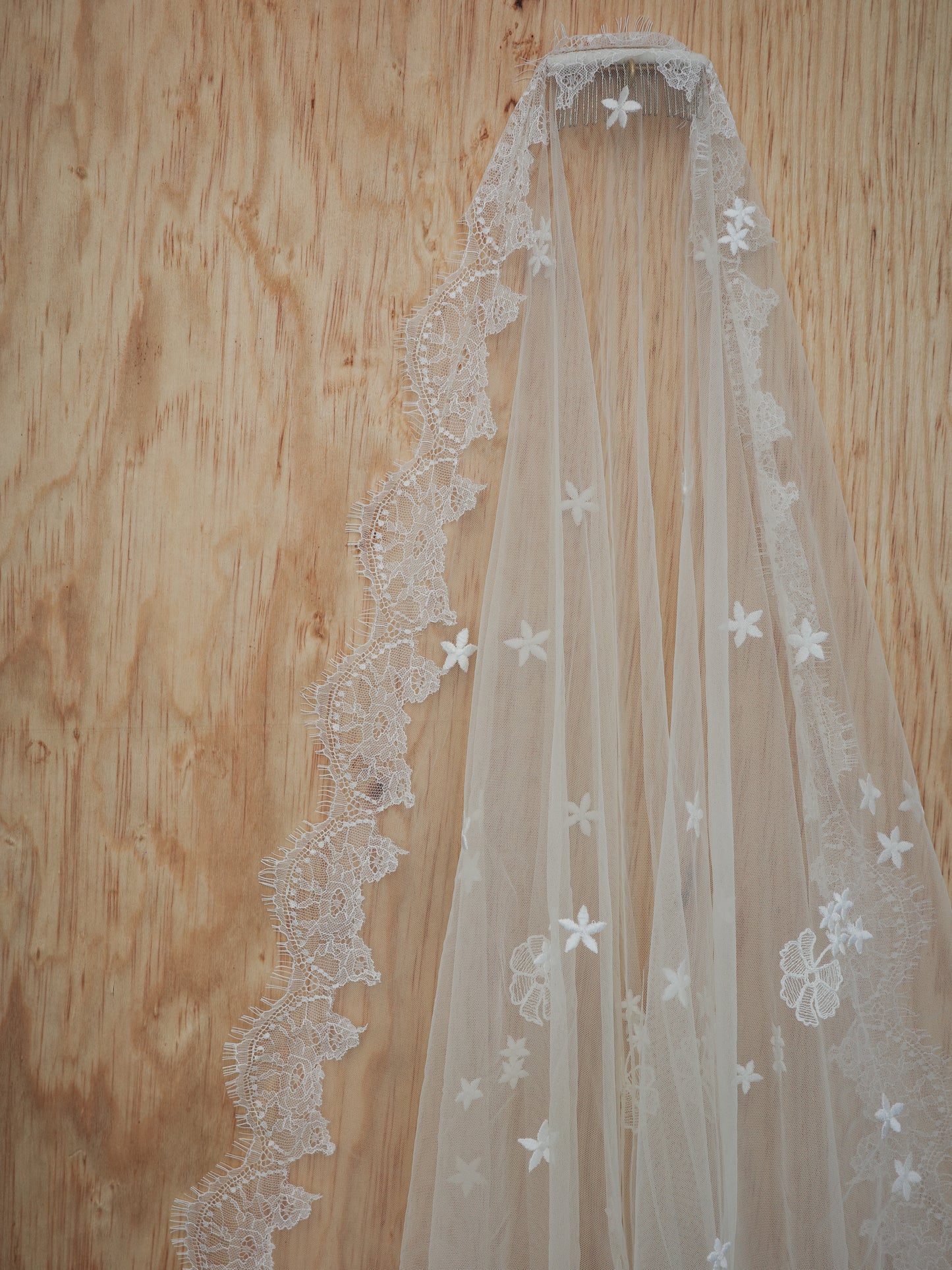 DIONE HALF MOON EMBROIDERED MANTILLA
