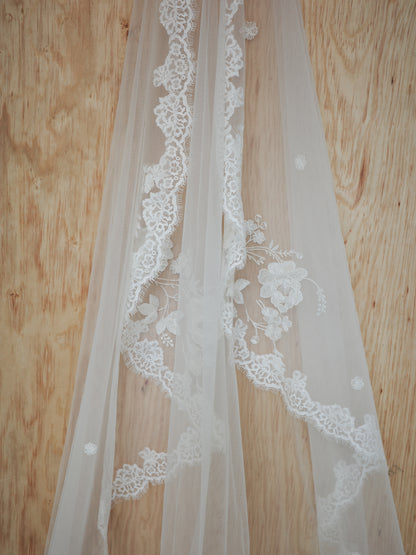ANASTASIA EMBROIDERED LACE VEIL