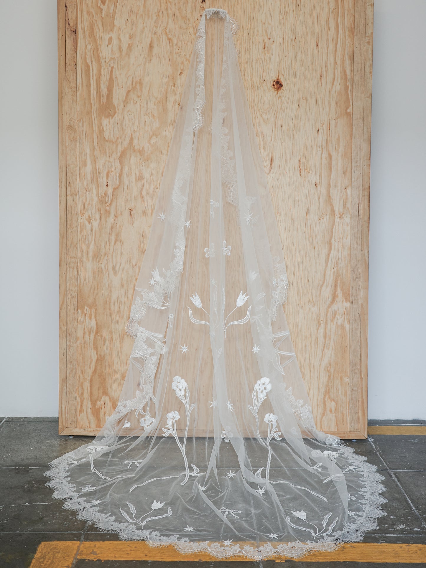 LOHO EXCLUSIVE // DREAM EMBROIDERED VEIL