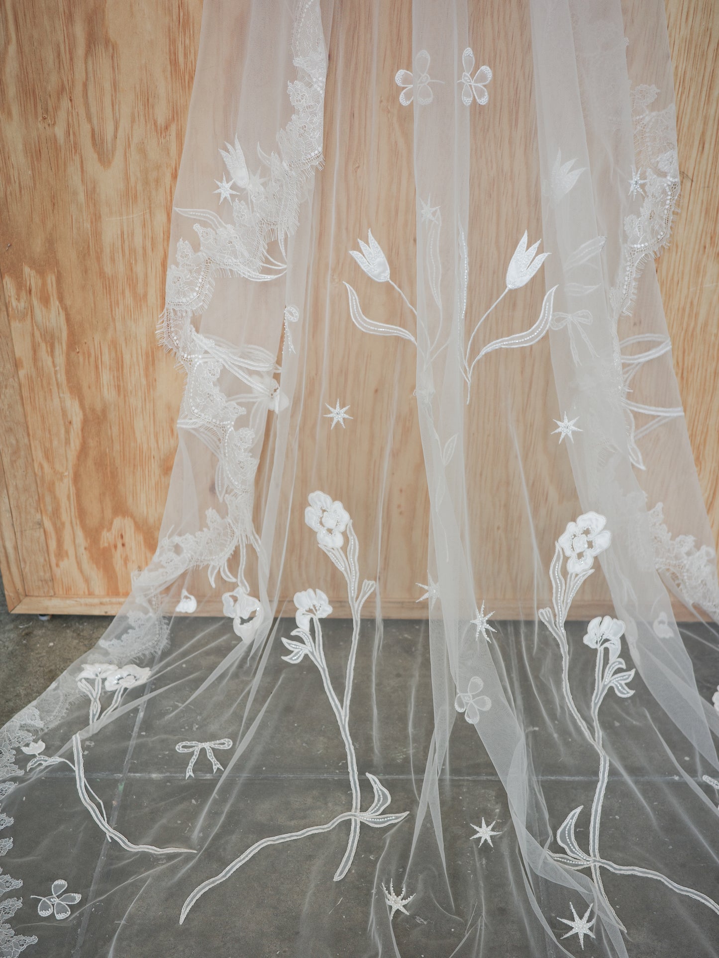 LOHO EXCLUSIVE // DREAM EMBROIDERED VEIL
