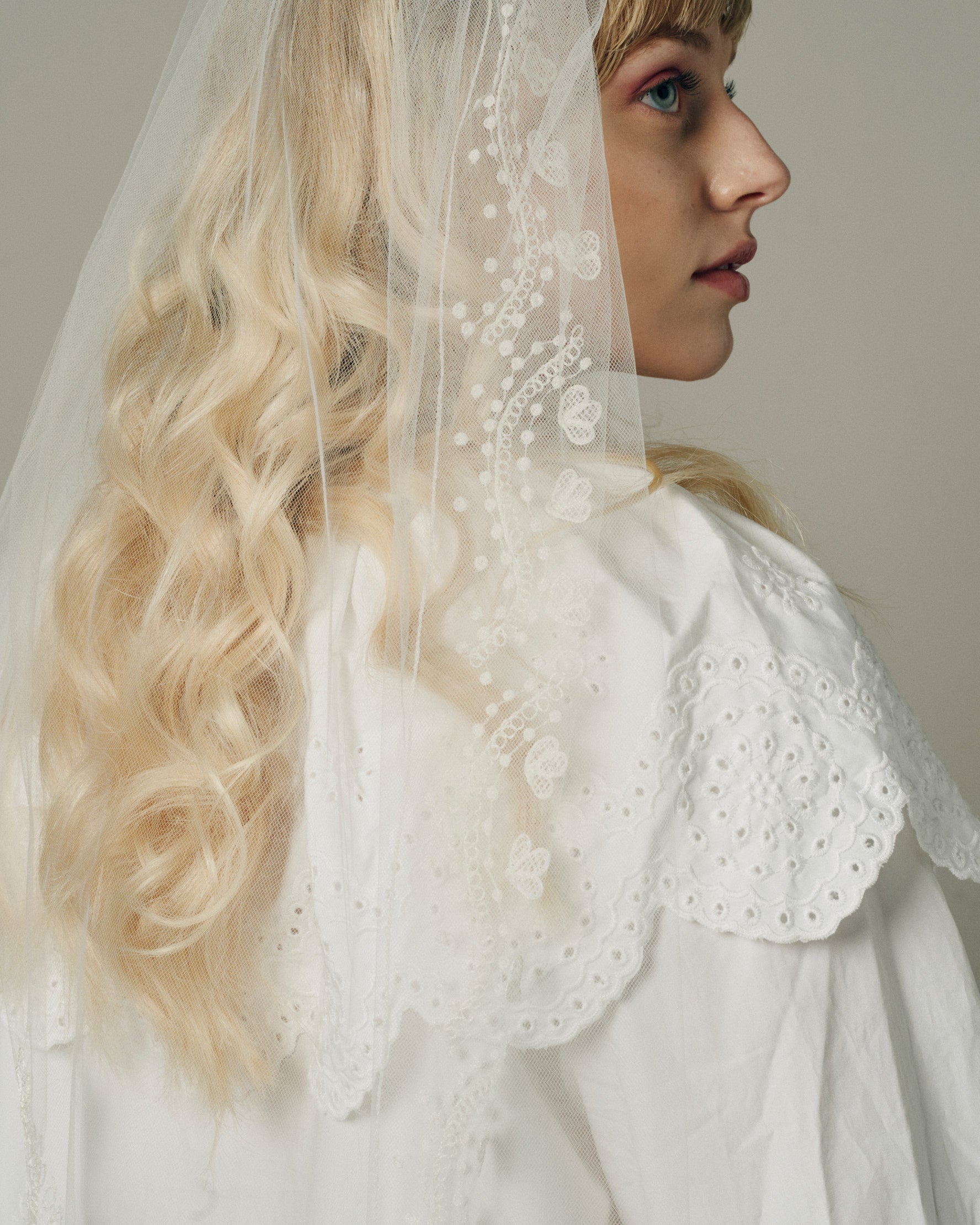 ORACLE FINGERTIP BOHEMIAN EMBROIDERED VEIL