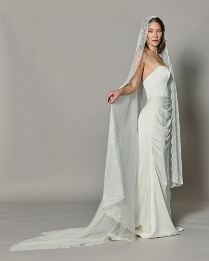 PENELOPE SPANISH LACE MANTILLA