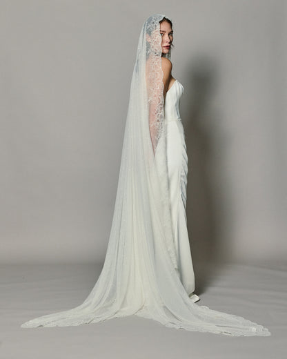 PENELOPE SPANISH LACE MANTILLA
