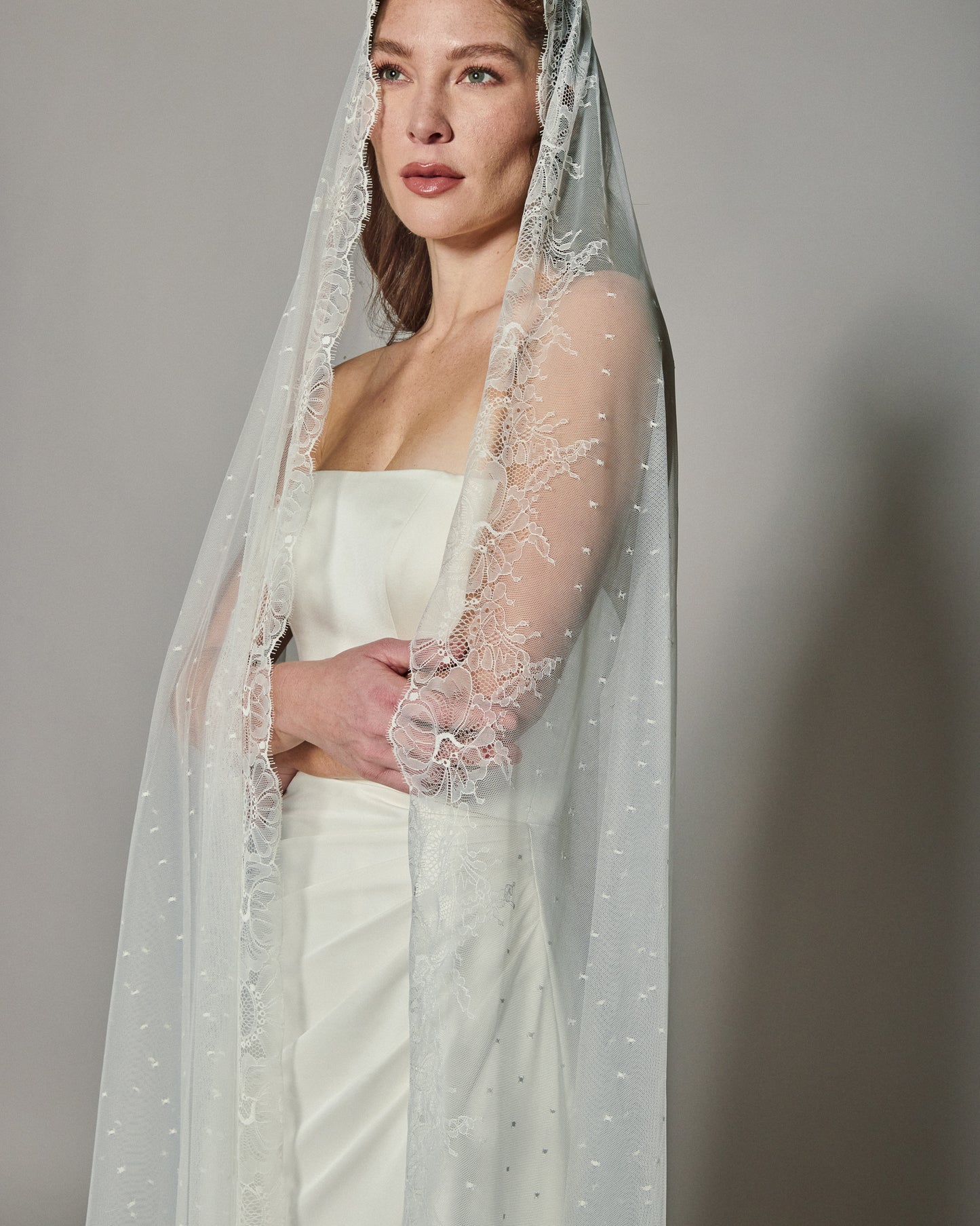 PENELOPE SPANISH LACE MANTILLA