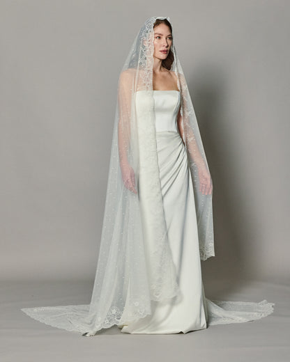 PENELOPE SPANISH LACE MANTILLA