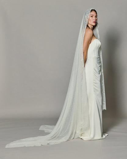 PENELOPE SPANISH LACE MANTILLA