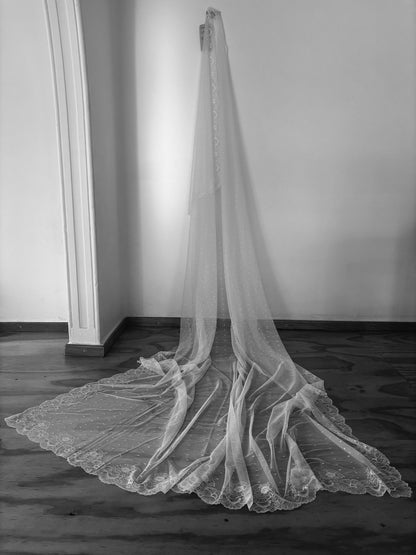 PENELOPE SPANISH LACE MANTILLA