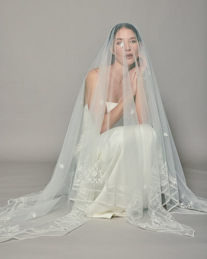 REGINA SQUARE VEIL