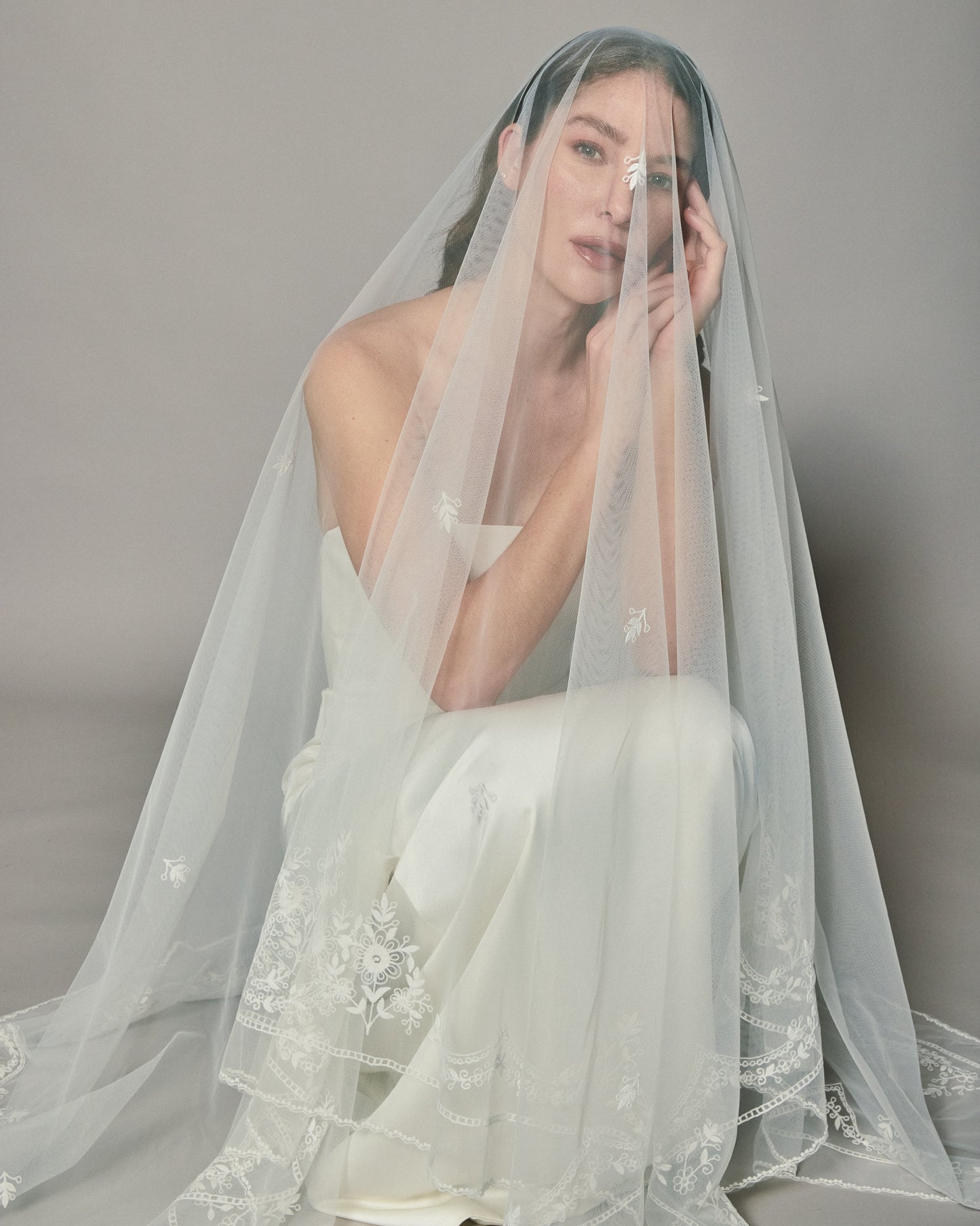 REGINA SQUARE VEIL