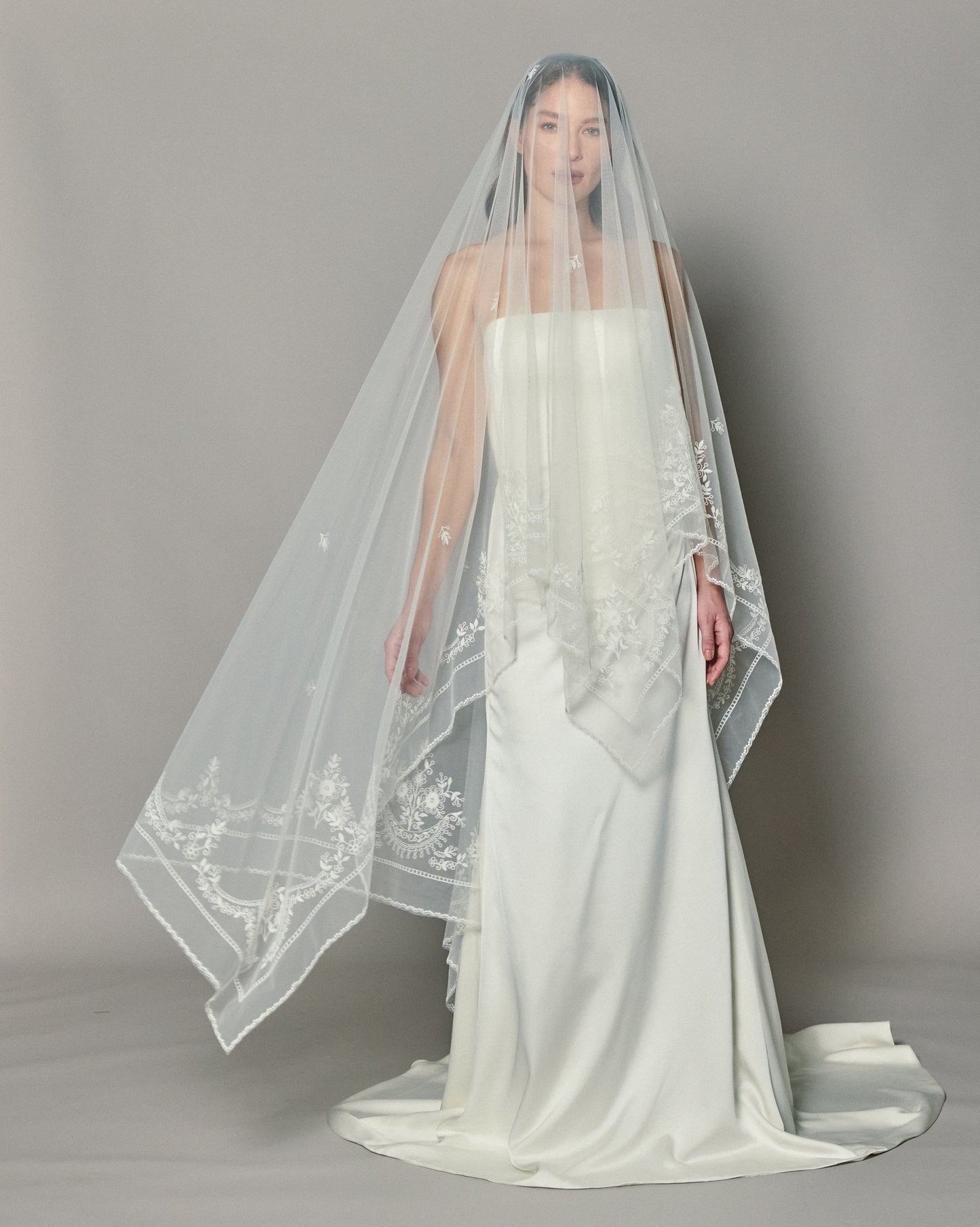 REGINA SQUARE VEIL