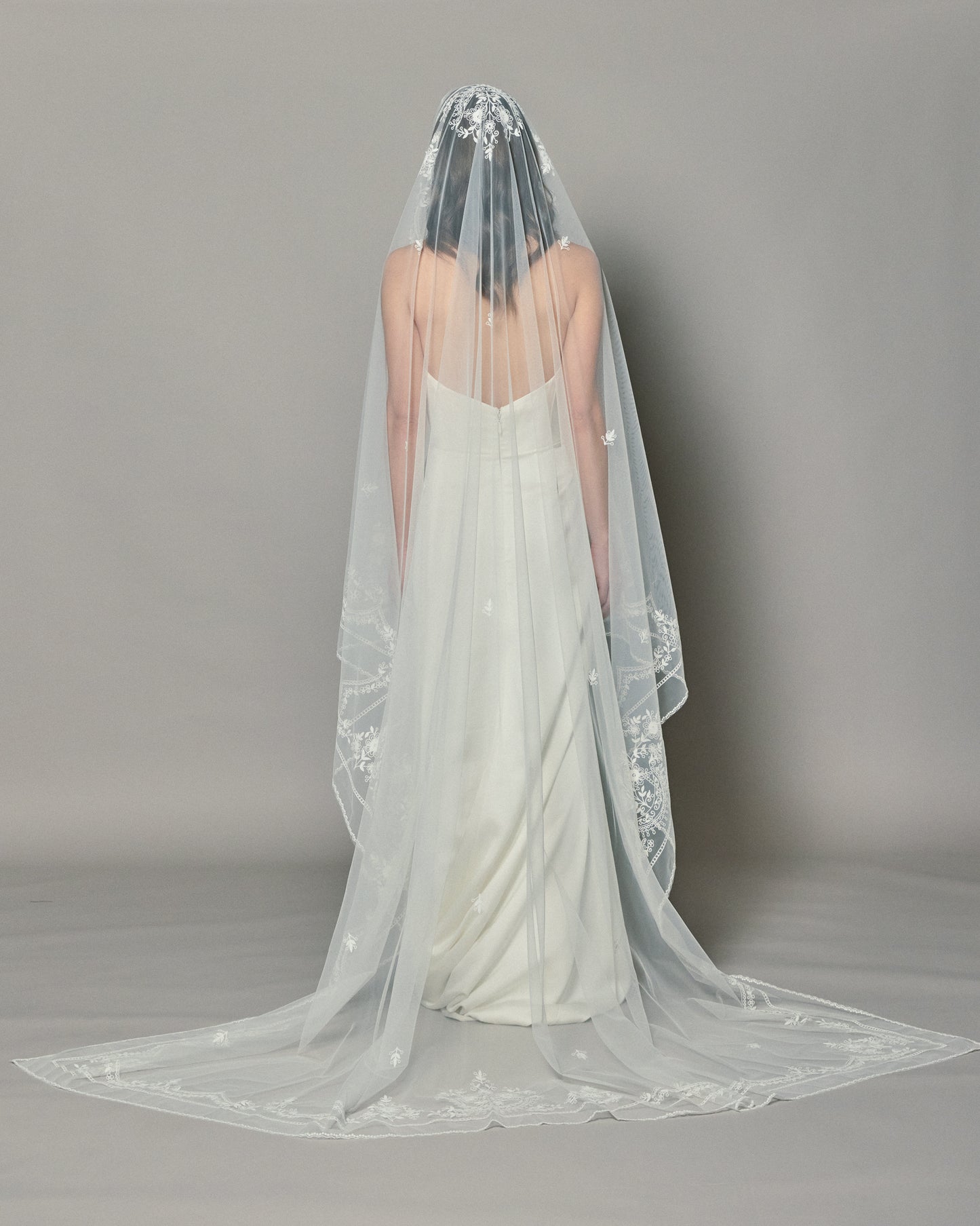 REGINA SQUARE VEIL