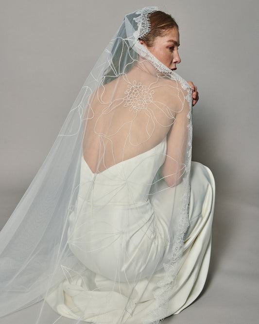 ROMINA LINE EMBROIDERY LACE VEIL