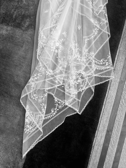REGINA SQUARE VEIL