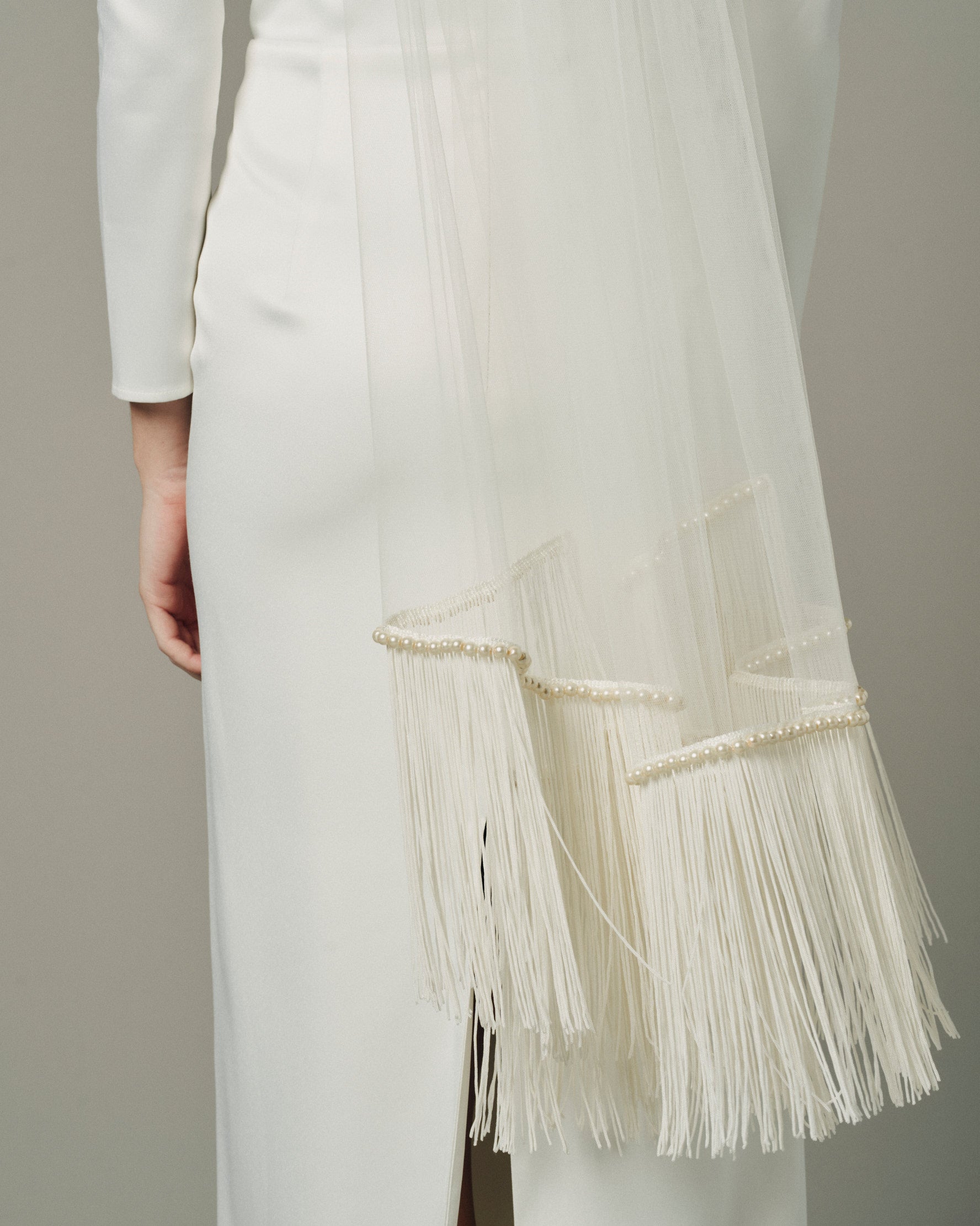 TALISMAN FRINGE PEARL VEIL DETAIL