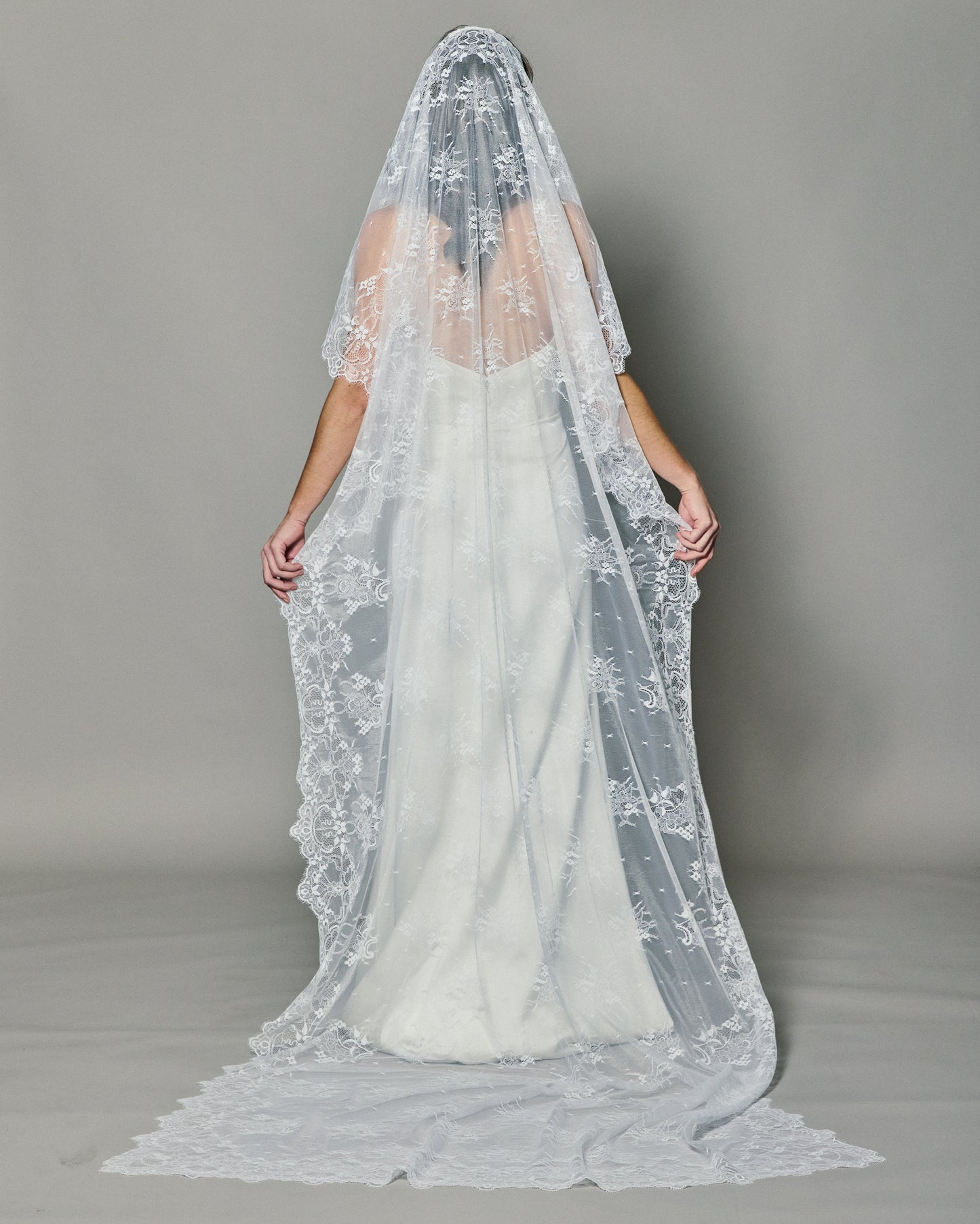 TERESA SPANISH LACE MANTILLA