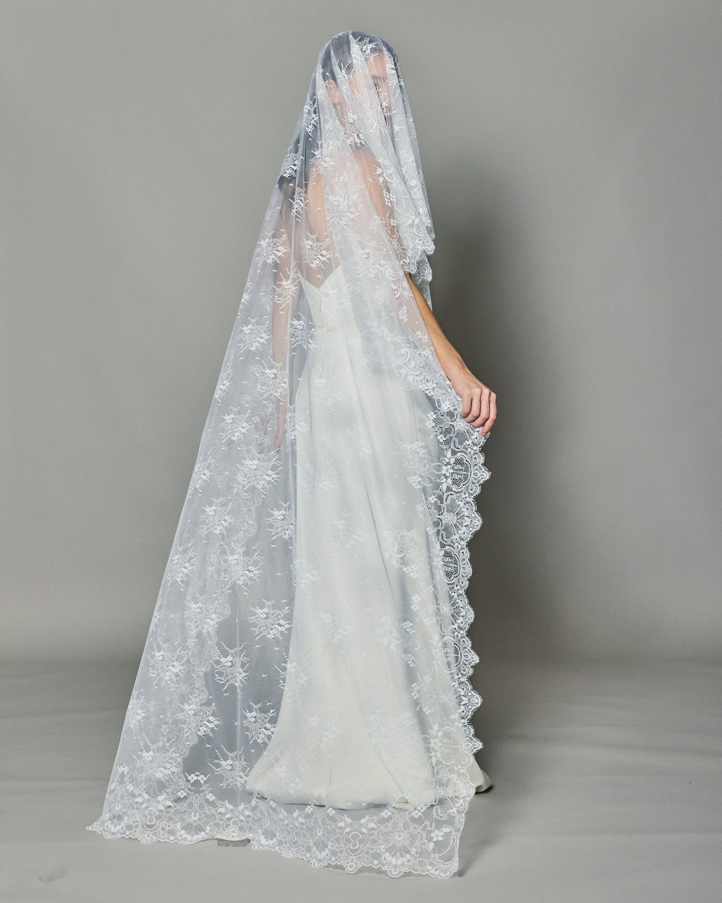 TERESA SPANISH LACE MANTILLA